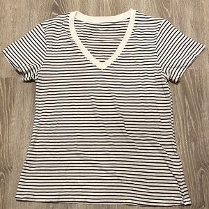 NWOT Universal Thread V-Neck Tee M